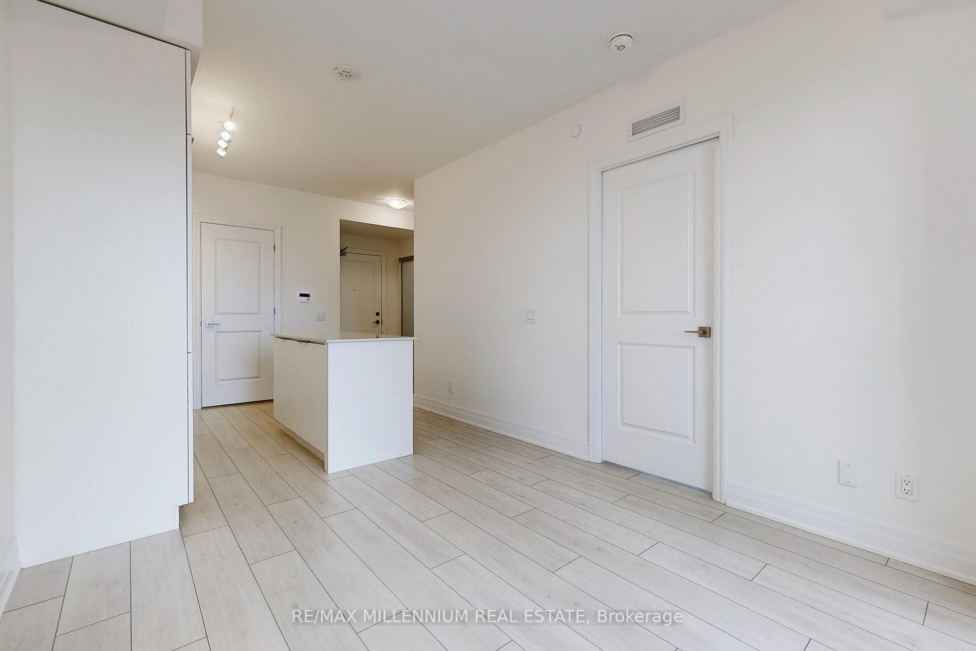 30 Elm Drive Unit 807 photo 12