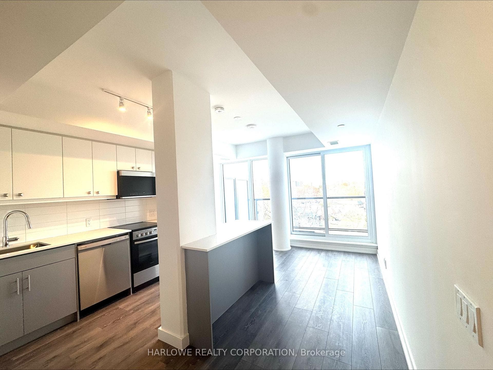 2 Manderley Drive Unit 607 photo 4