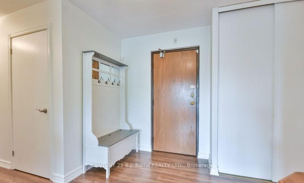 181 Collier Street Unit 405 photo 9