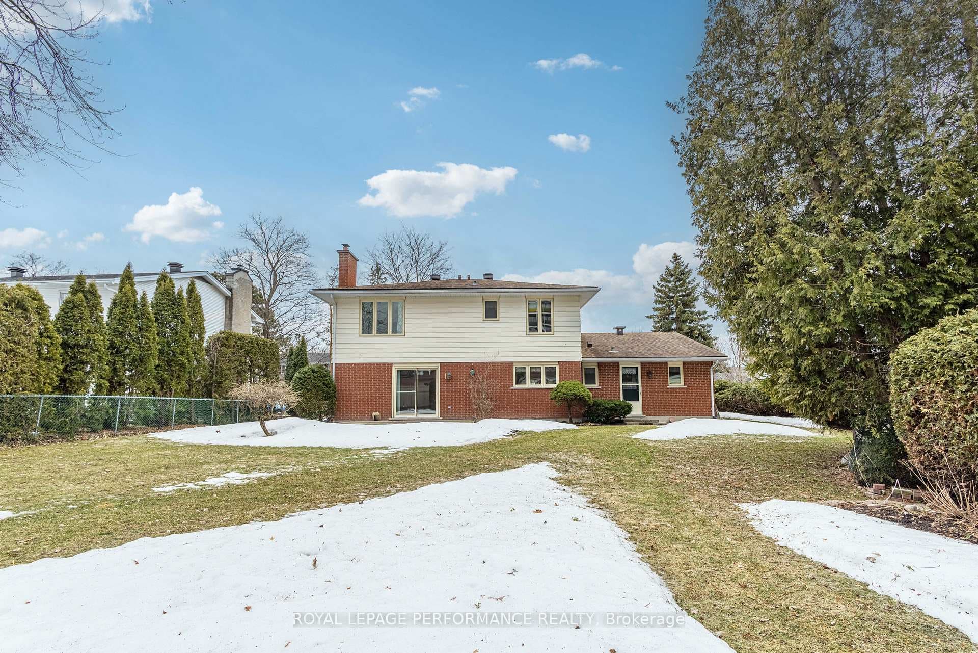 1883 Fairmeadow Crescent photo 39