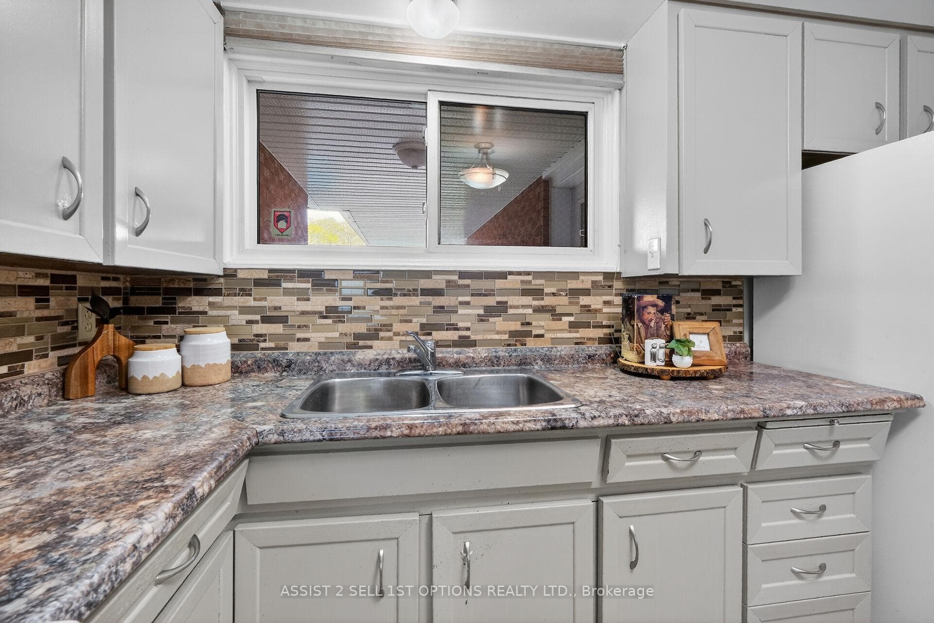 874 Riddell Avenue photo 12