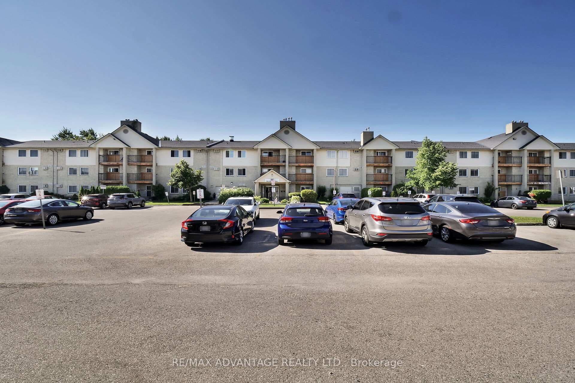 727 Deveron Crescent Unit 301 photo 23