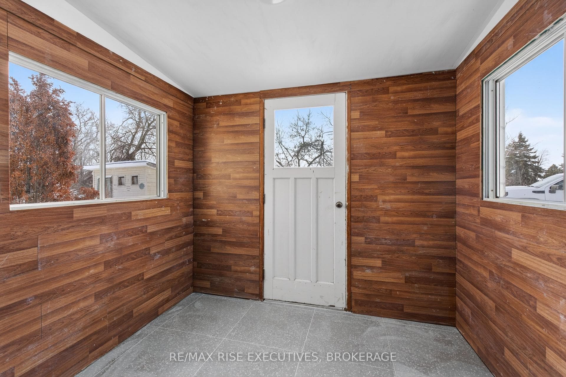 750 Moira Road photo 4
