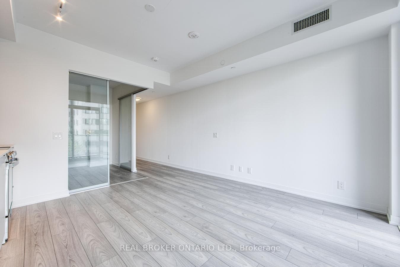285 Dufferin Street Unit 303 photo 13