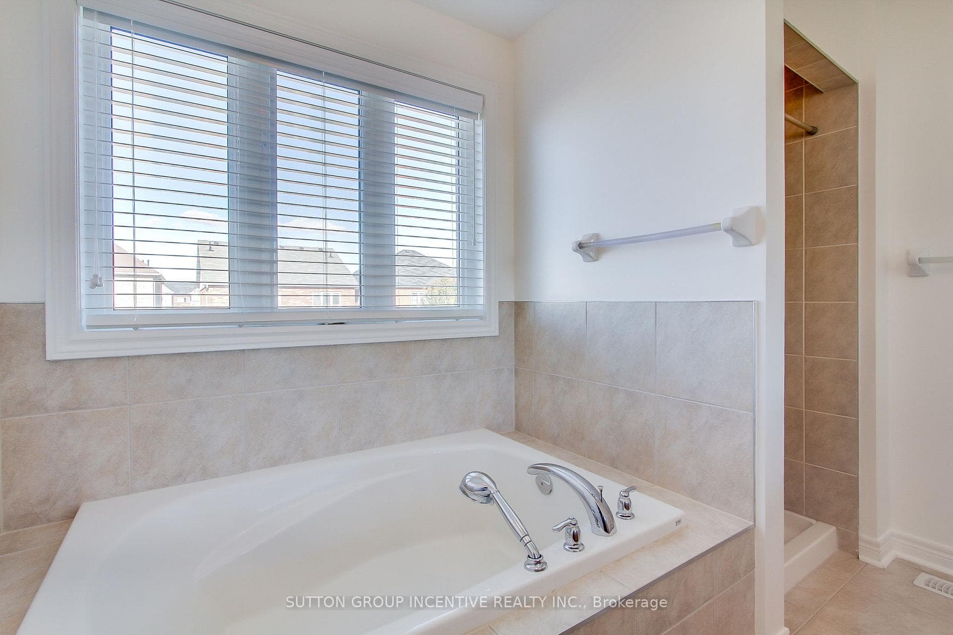 12 Irwin Place photo 25