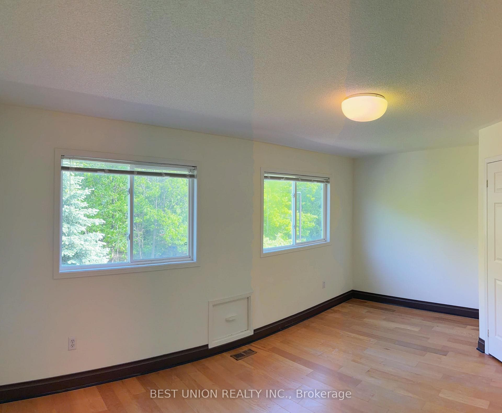 2864 Westbury Court photo 9
