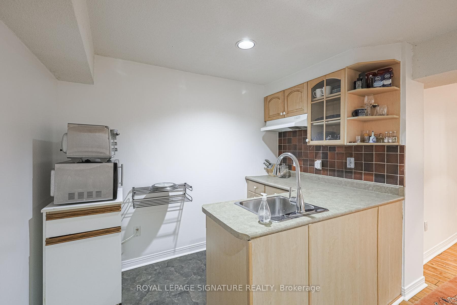 286 Green Lane photo 36