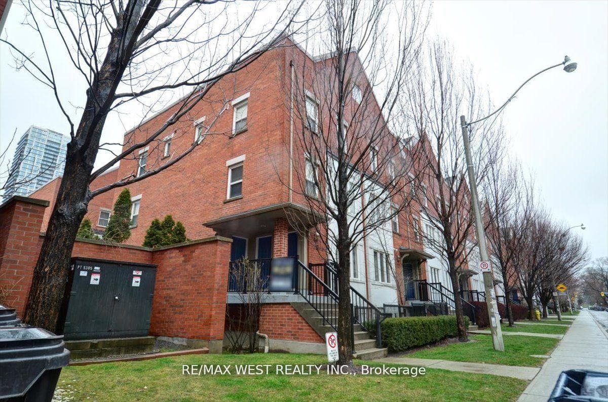 70 Munro Street Unit 3 photo 3