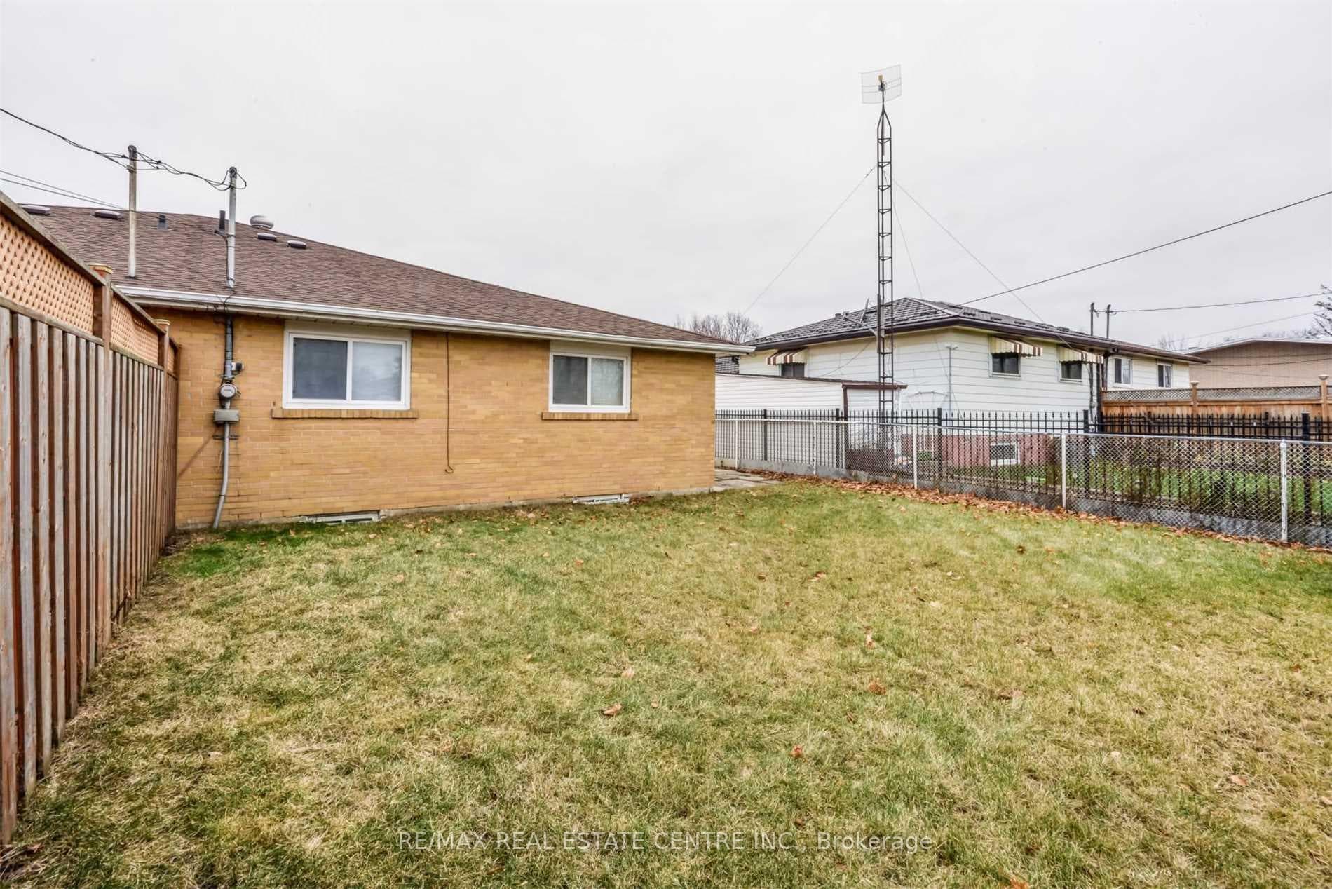 83 Autumn Boulevard Unit Upper photo 20
