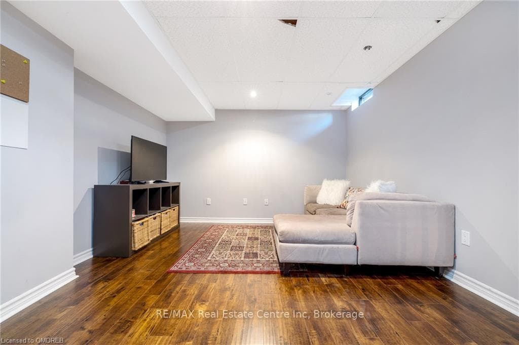 1595 EVANS Terrace photo 32