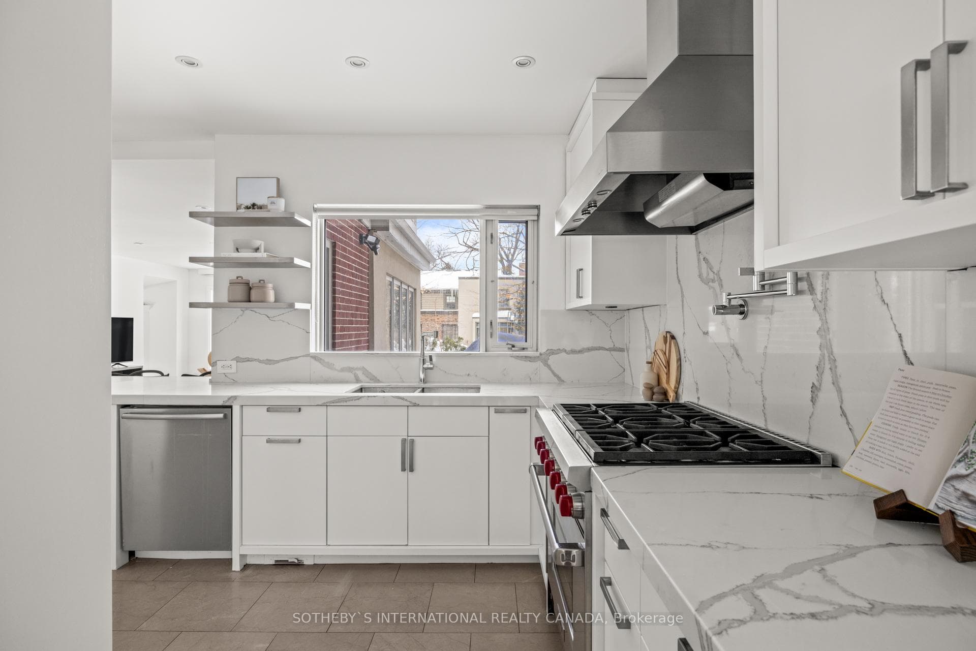 208 Hillhurst Boulevard photo 11