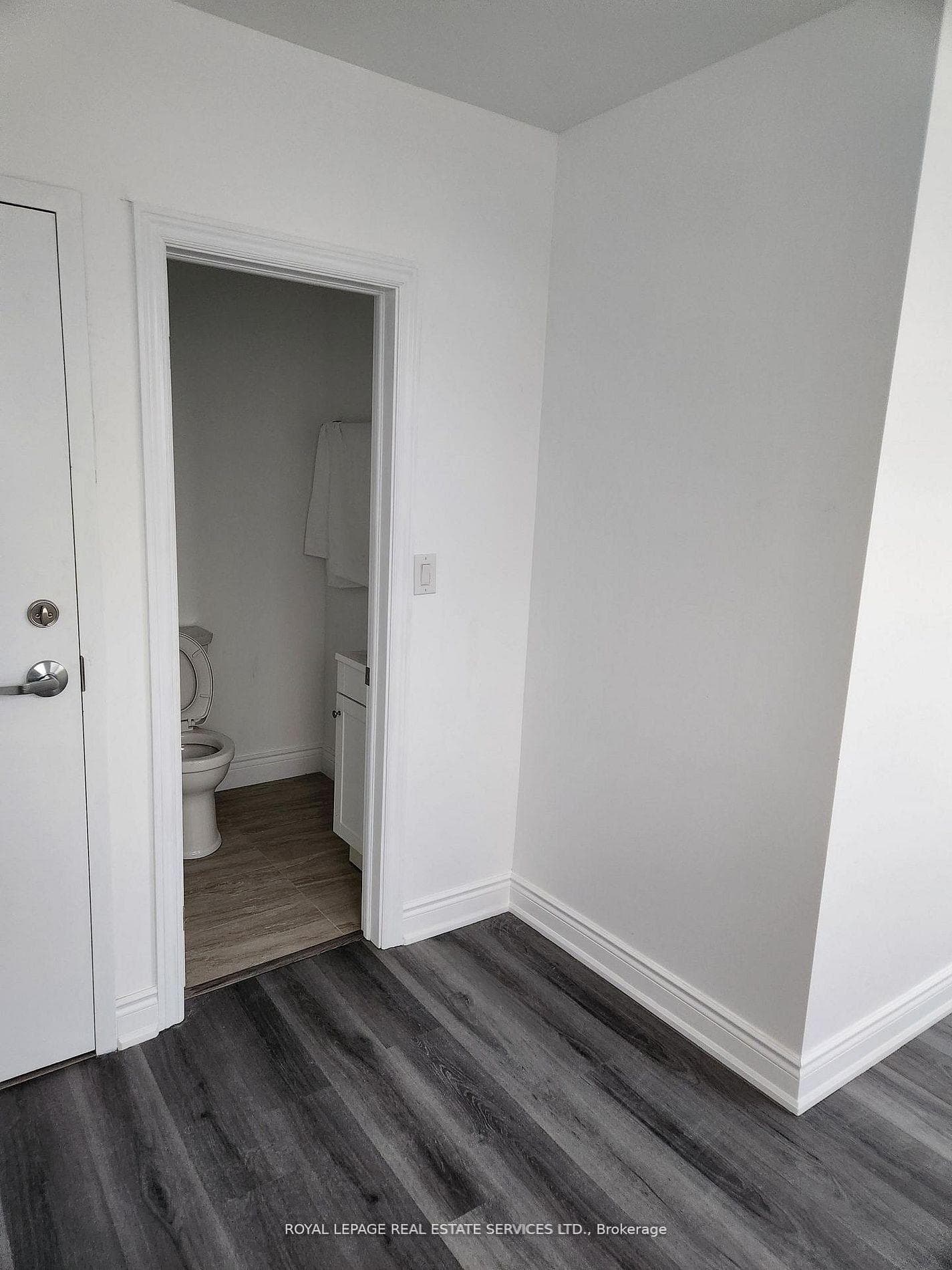 2820 Danforth Avenue Unit 210 photo 4