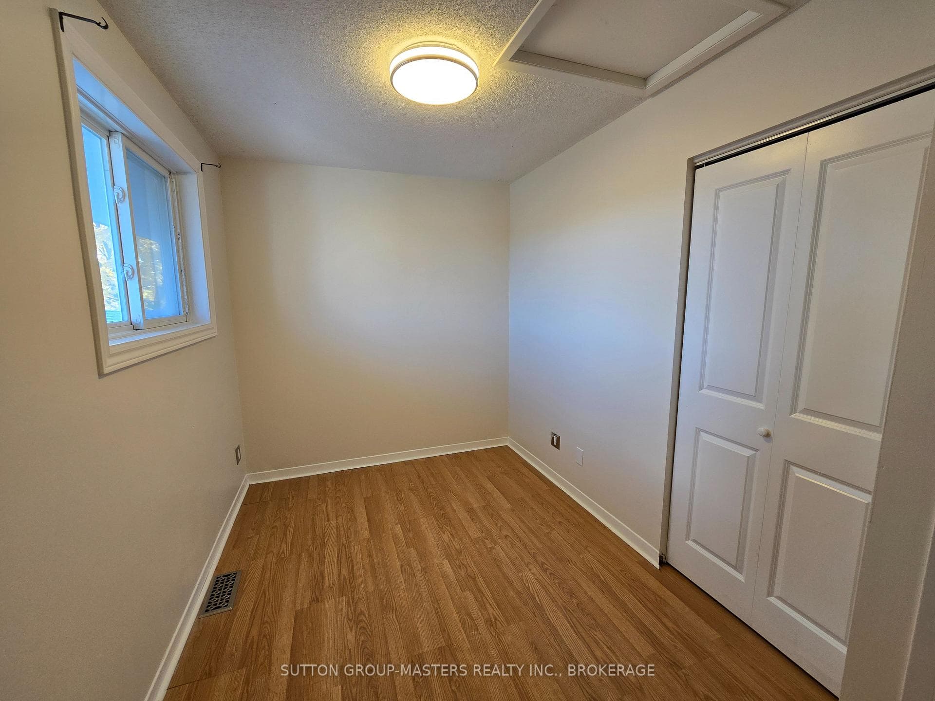 278 Vanguard Court photo 18