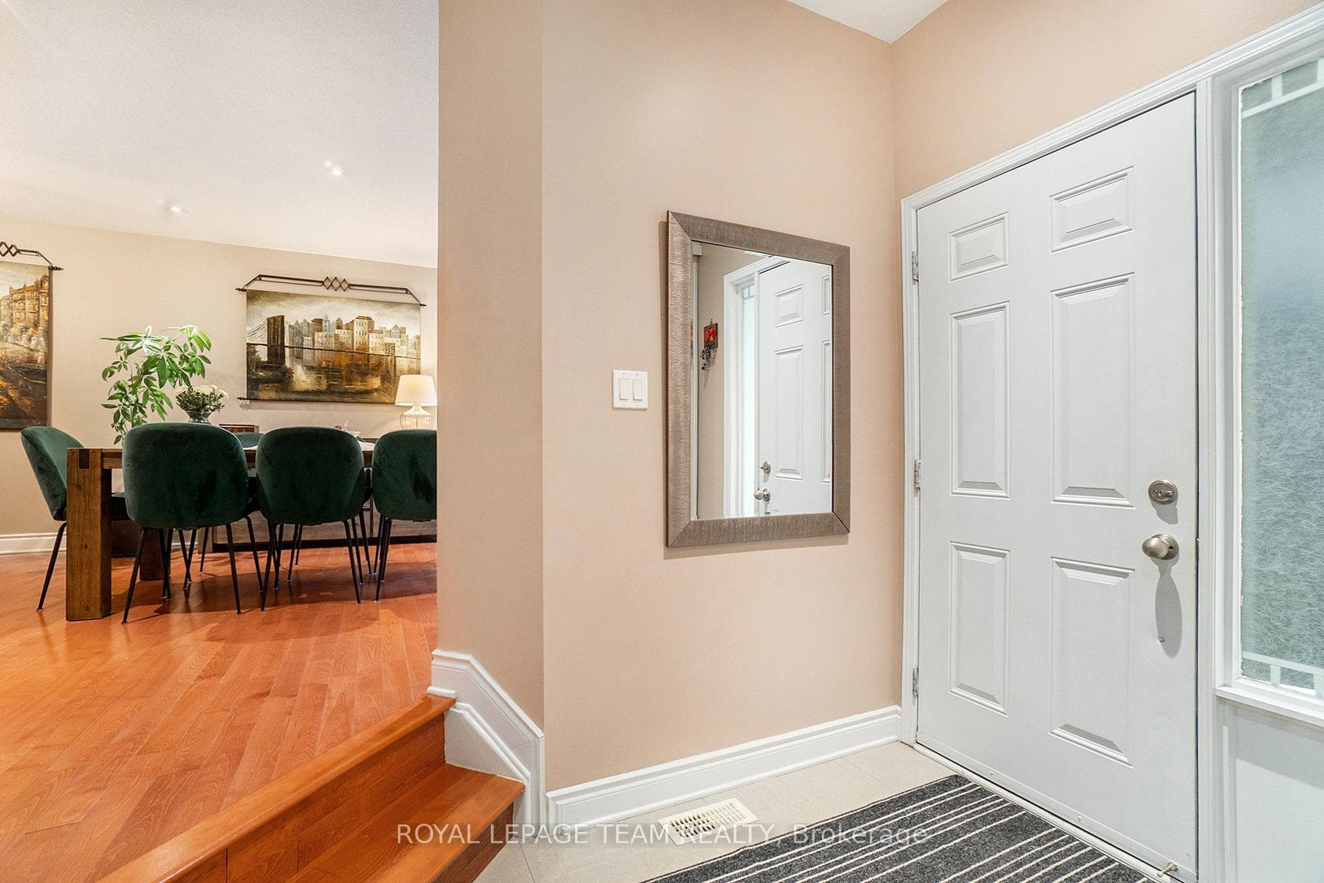 512 Clarington Avenue photo 4