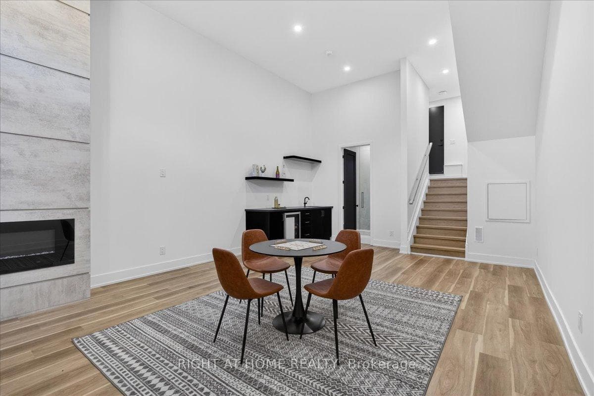 15B ROSEMEADE Avenue photo 38