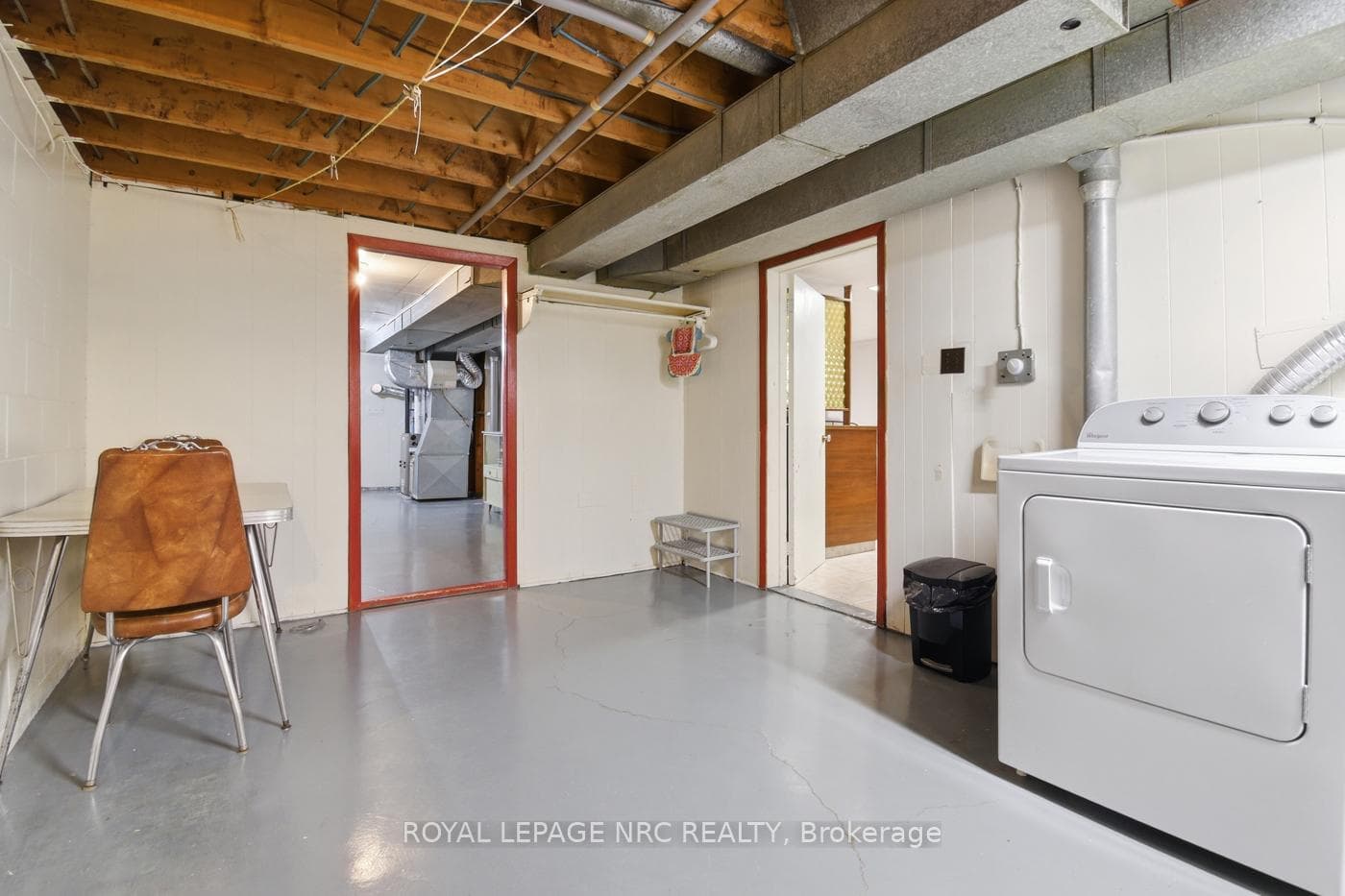 122 Wellington Street photo 35