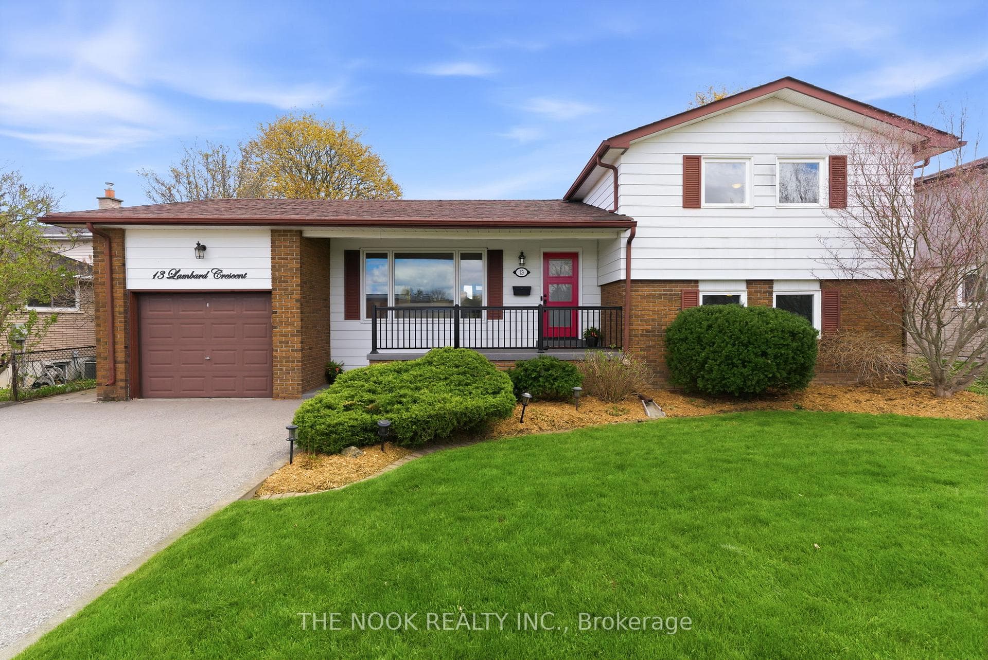 13 Lambard Crescent photo 1
