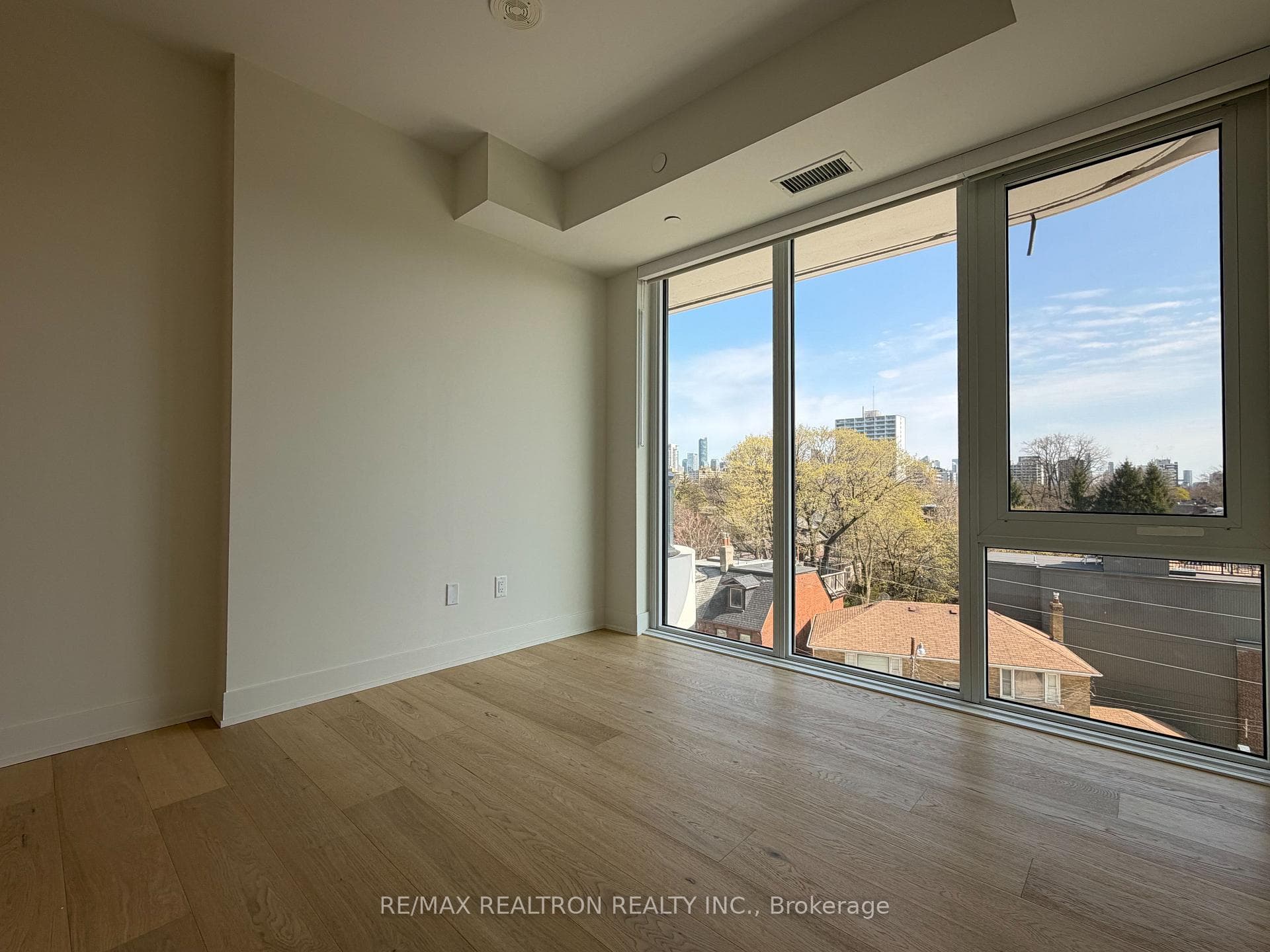 322 Dupont Street Unit 502 photo 16