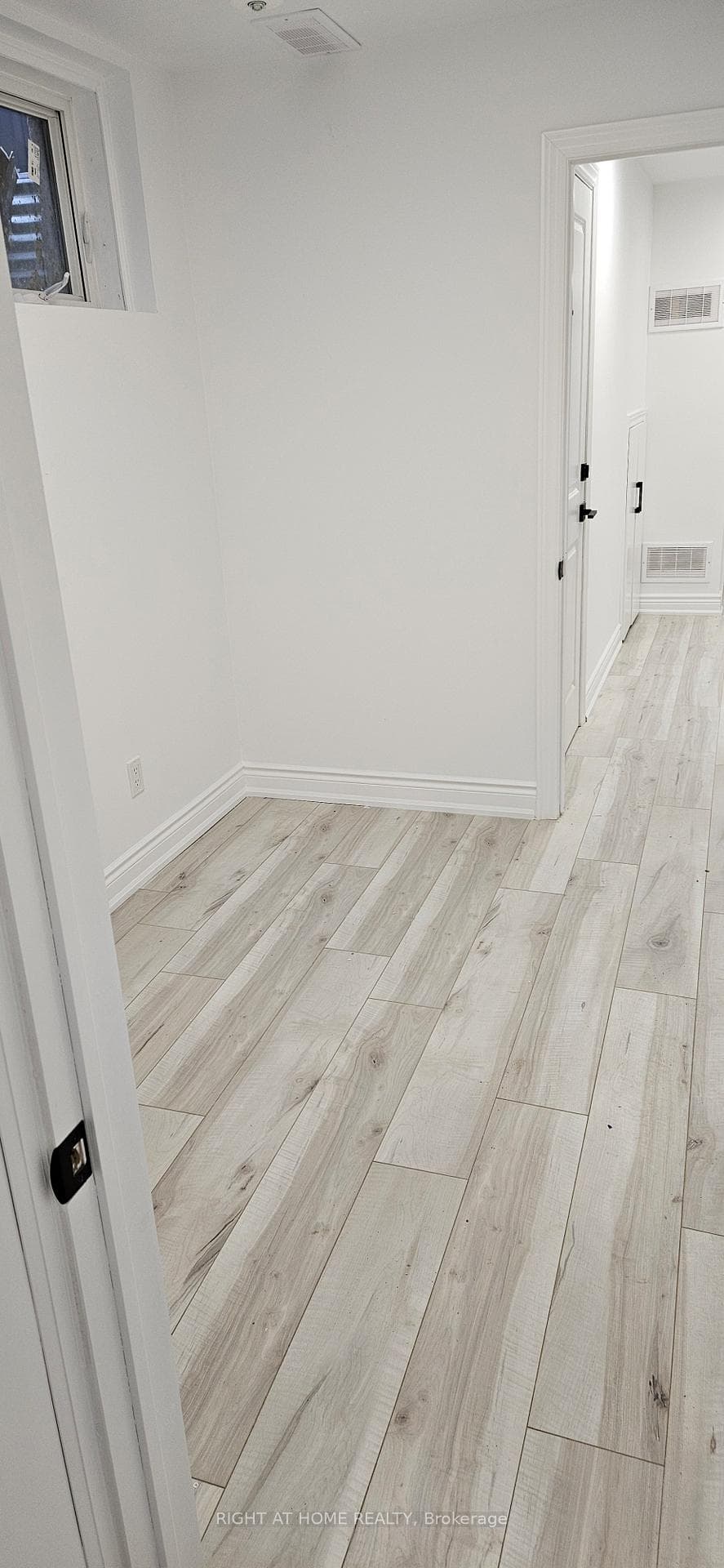 34 Ivor Crescent Unit Bsmt photo 19