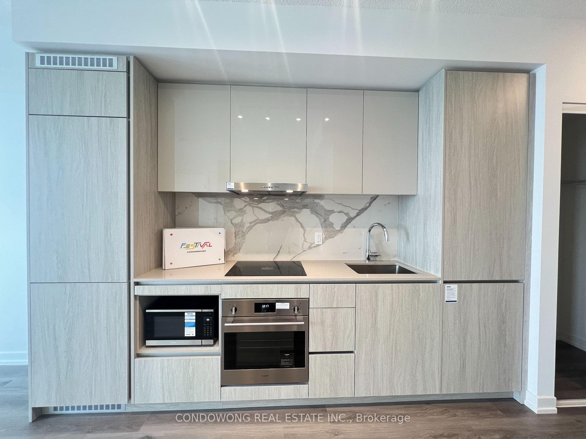 28 Interchange Way Unit 2601 photo 2