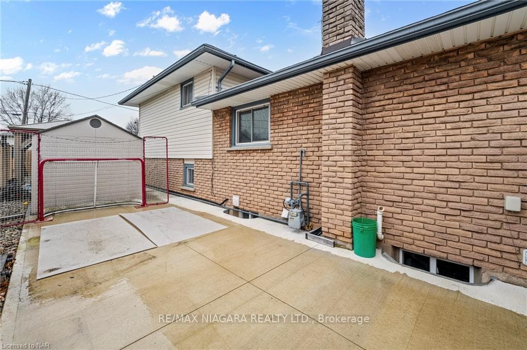 3093 Chipman Crescent photo 37