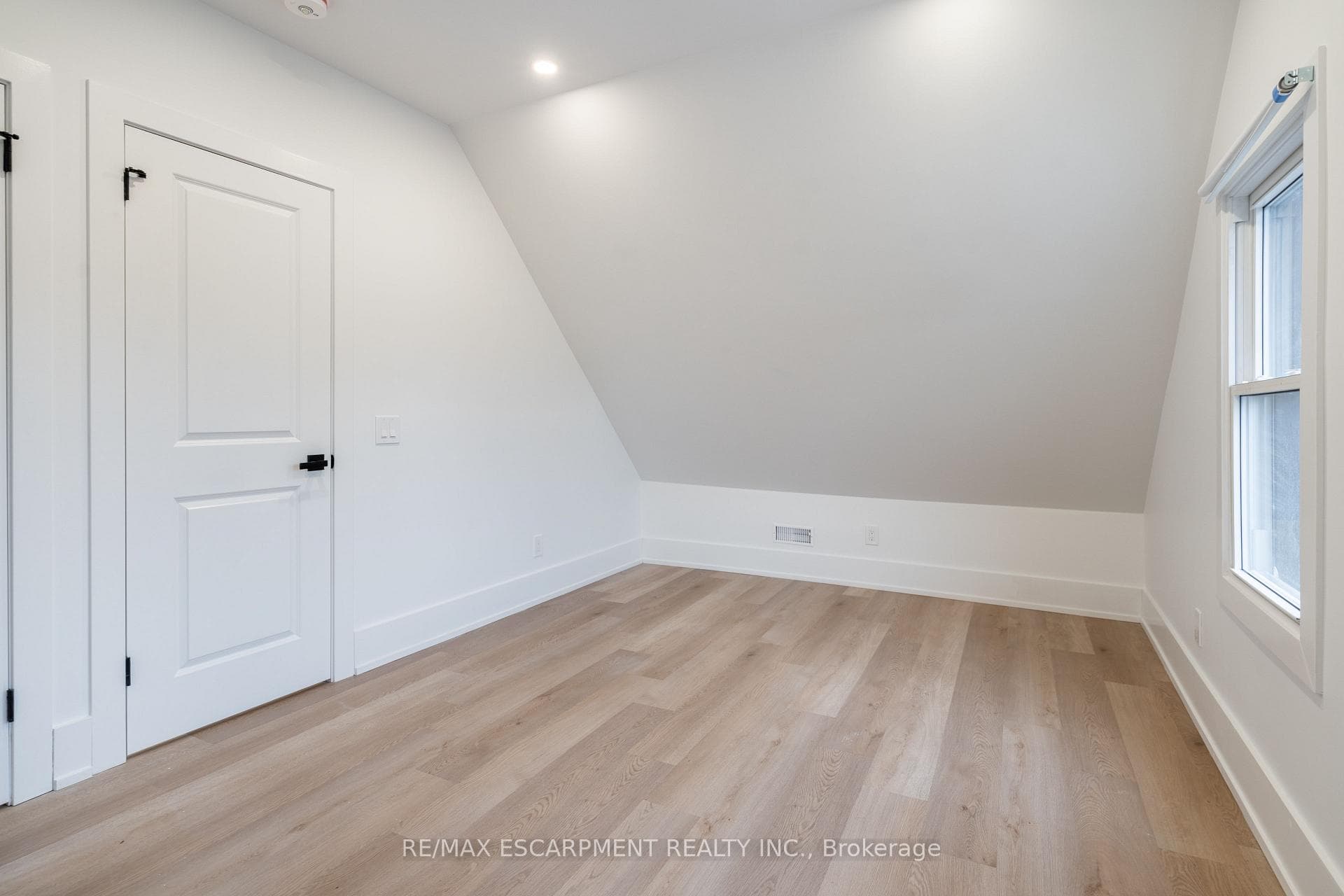 204 Balsam Avenue photo 32