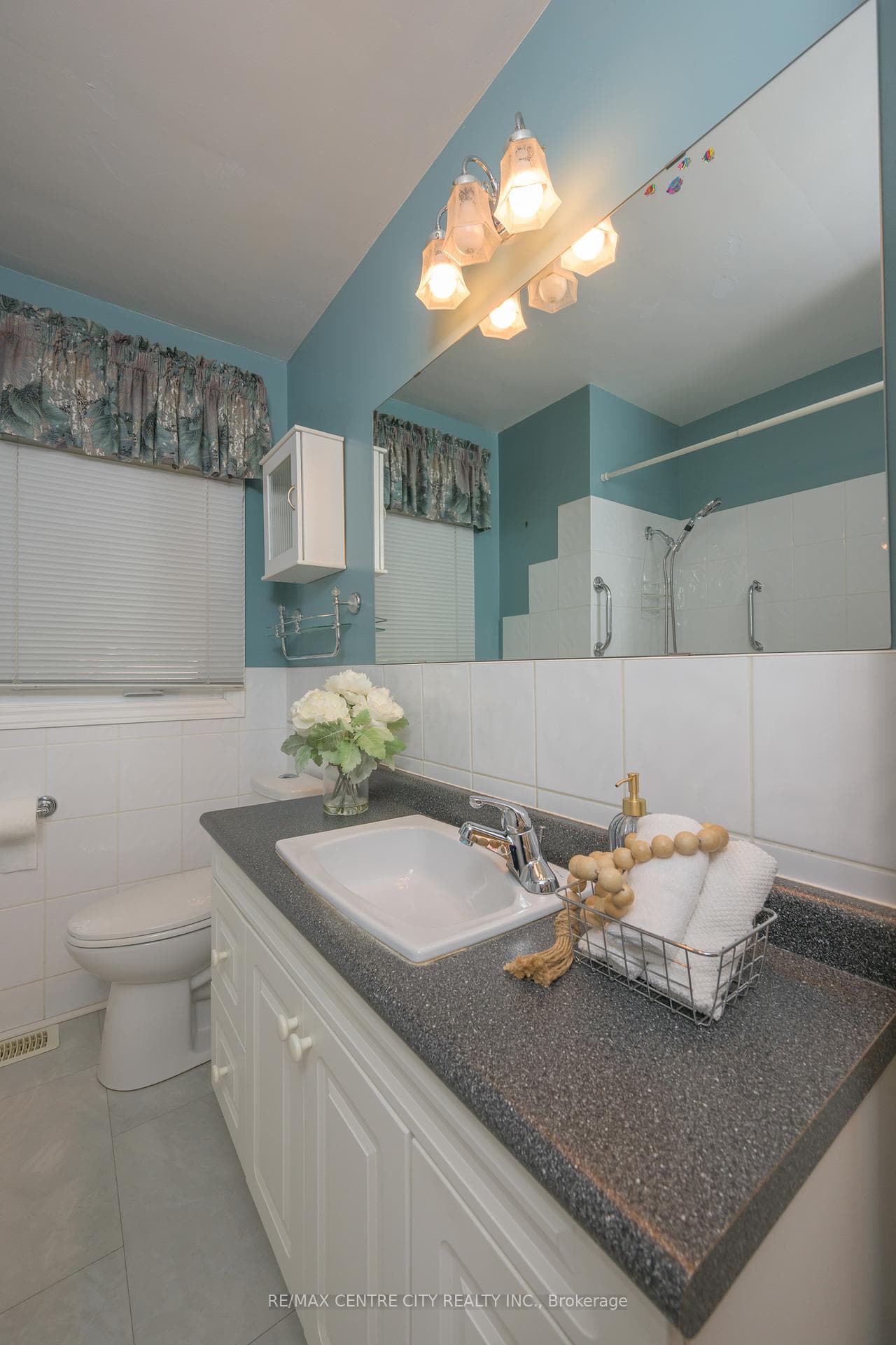 79 Biscay Road photo 28