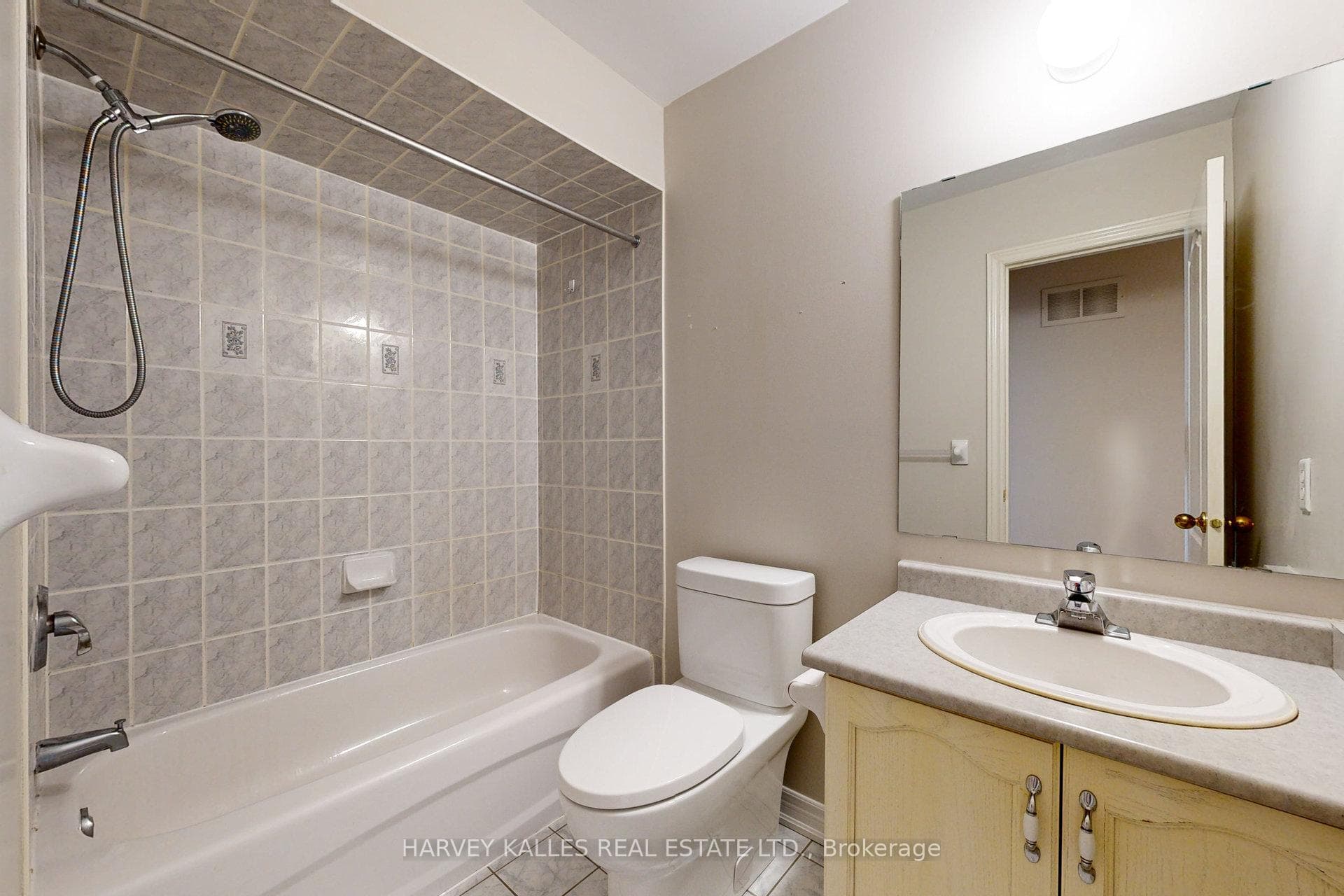 9 Agostino Crescent photo 27