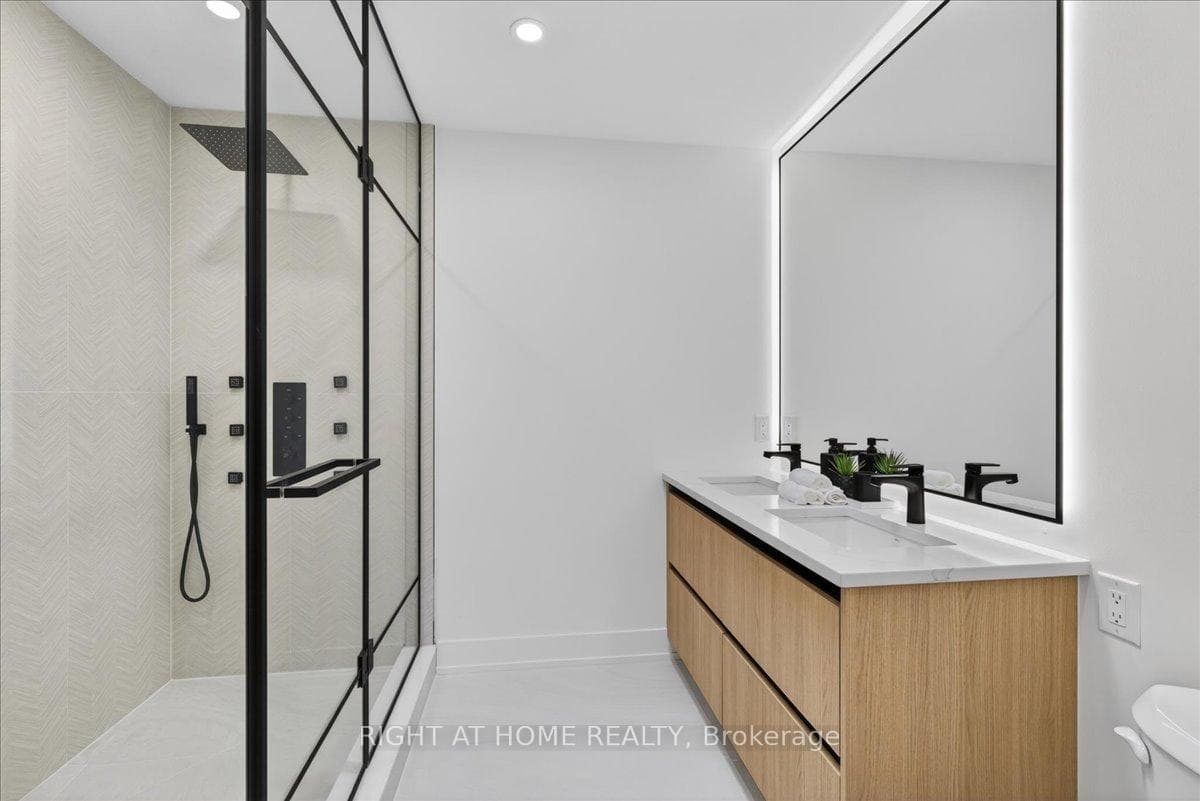 15B ROSEMEADE Avenue photo 26