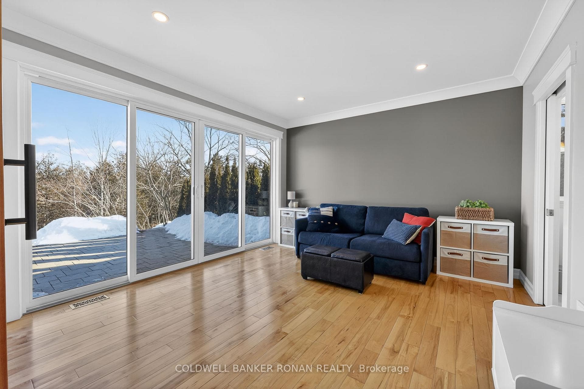 96 Boyne Crescent photo 17