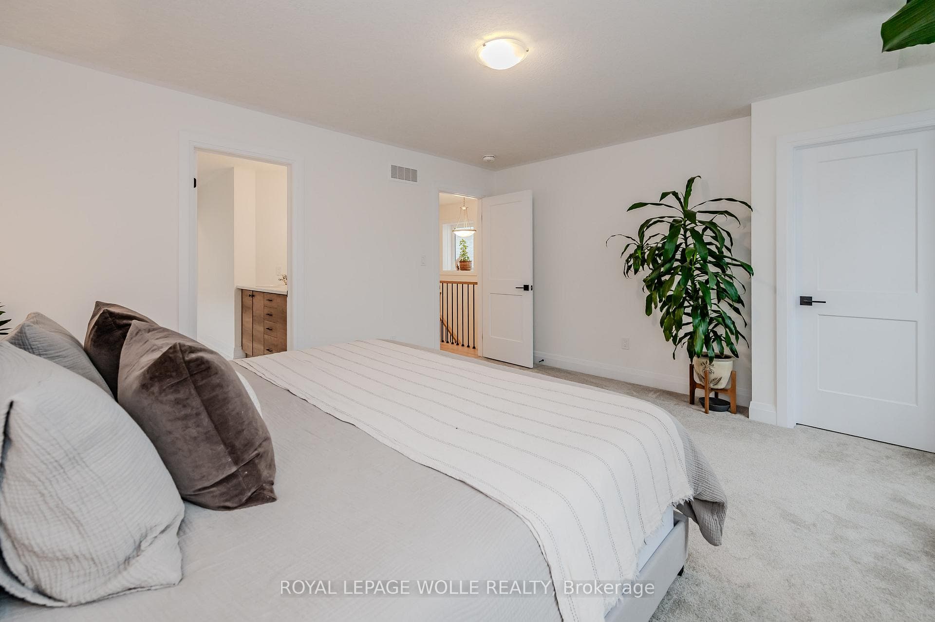 593 Benninger Drive photo 22