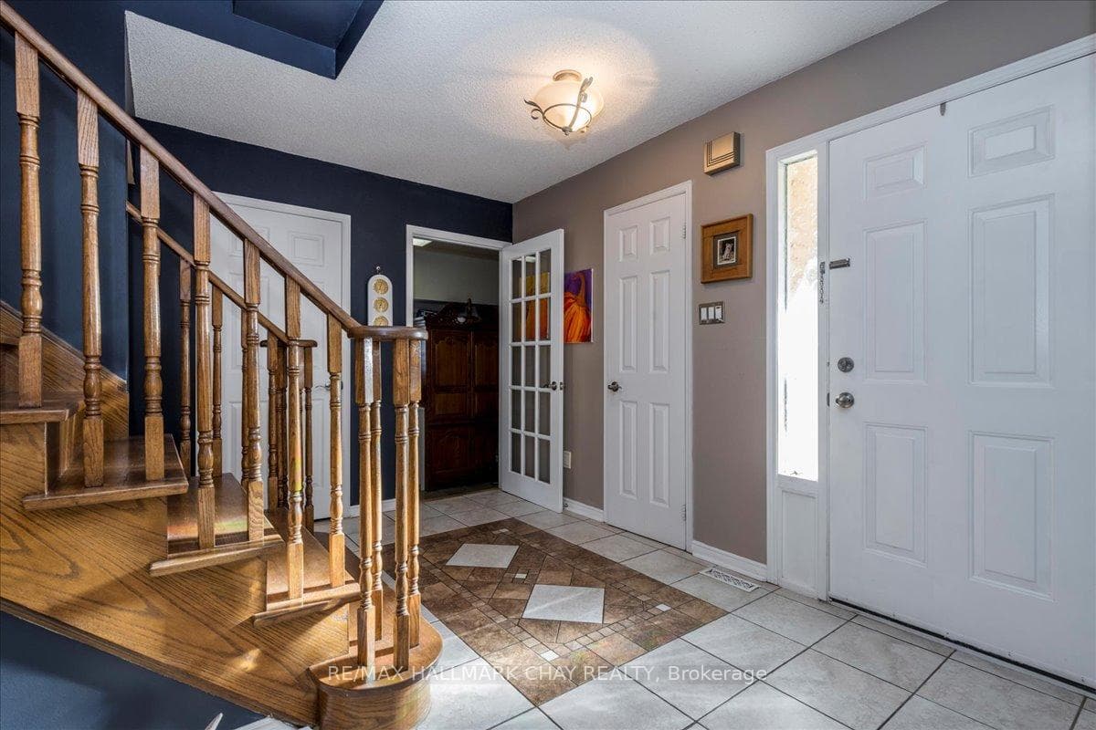 21 Barwick Drive photo 3