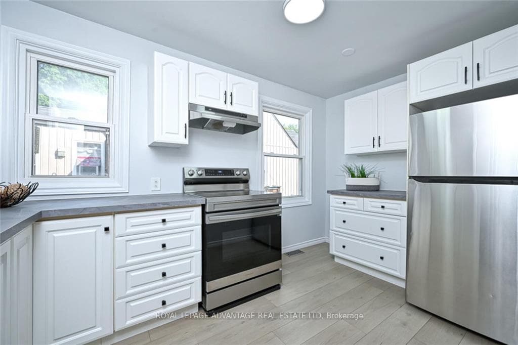 12 ABERDEEN Avenue photo 10