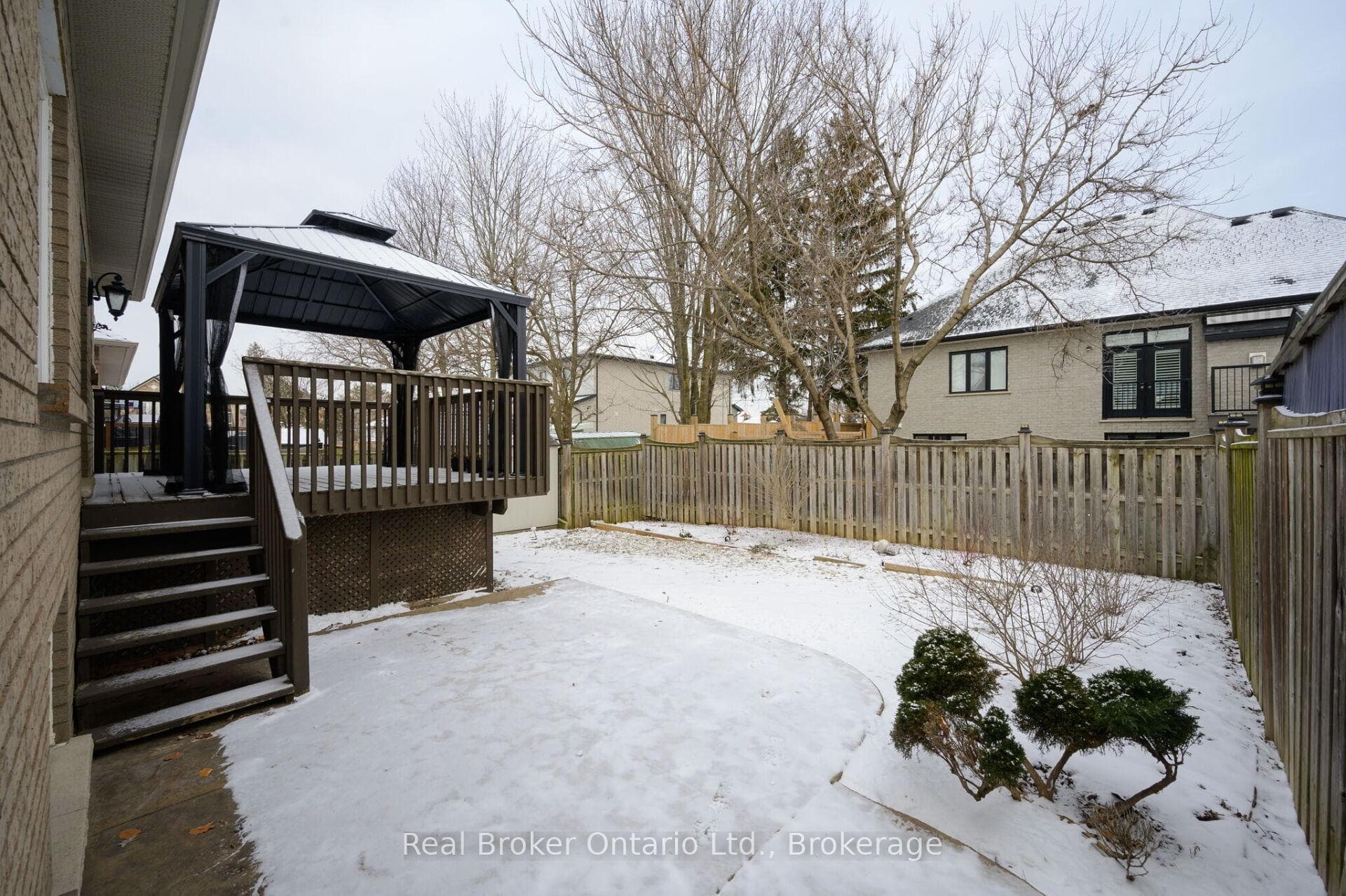 72 Sidney Crescent photo 39