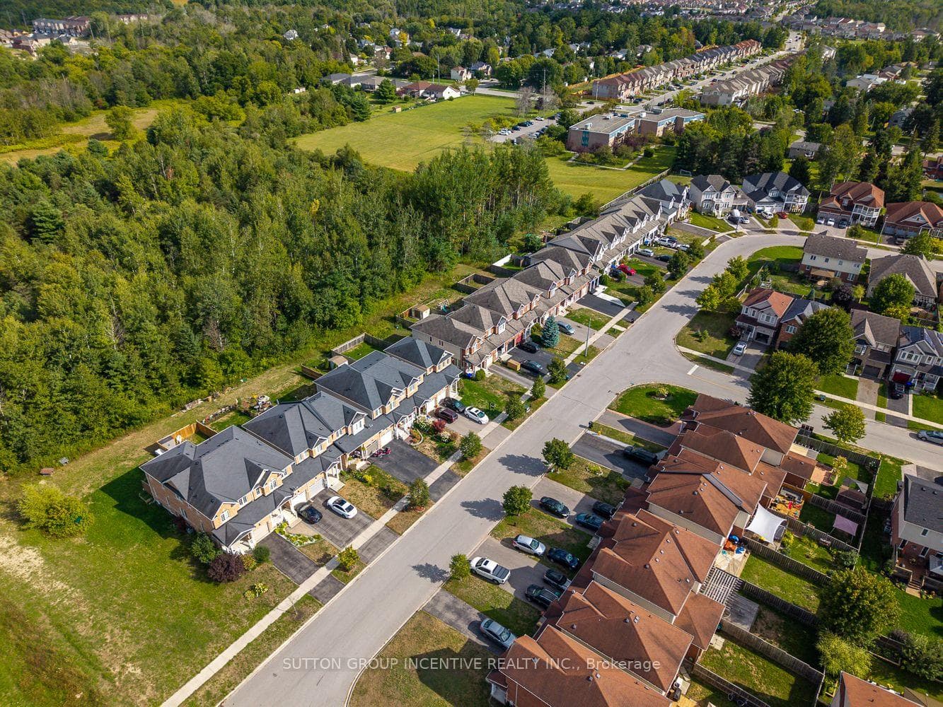 105 COLLIER Crescent photo 30