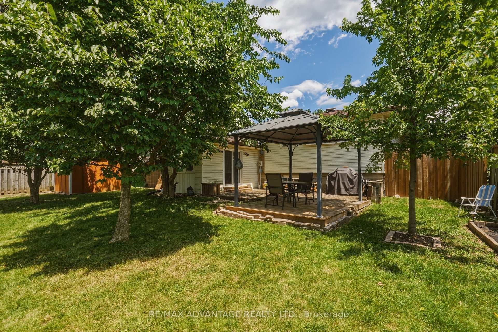 120 Champlain Crescent photo 45