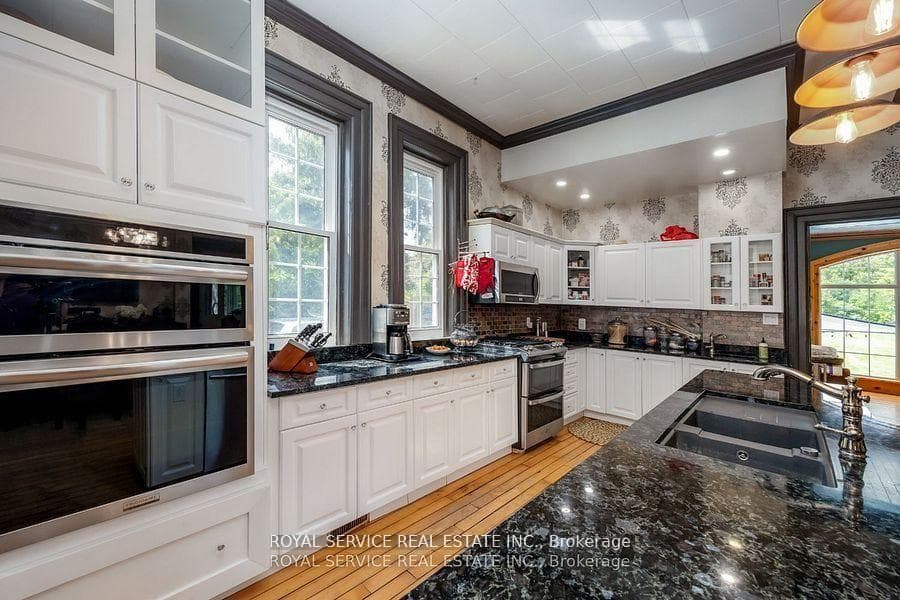 60 King Street photo 32