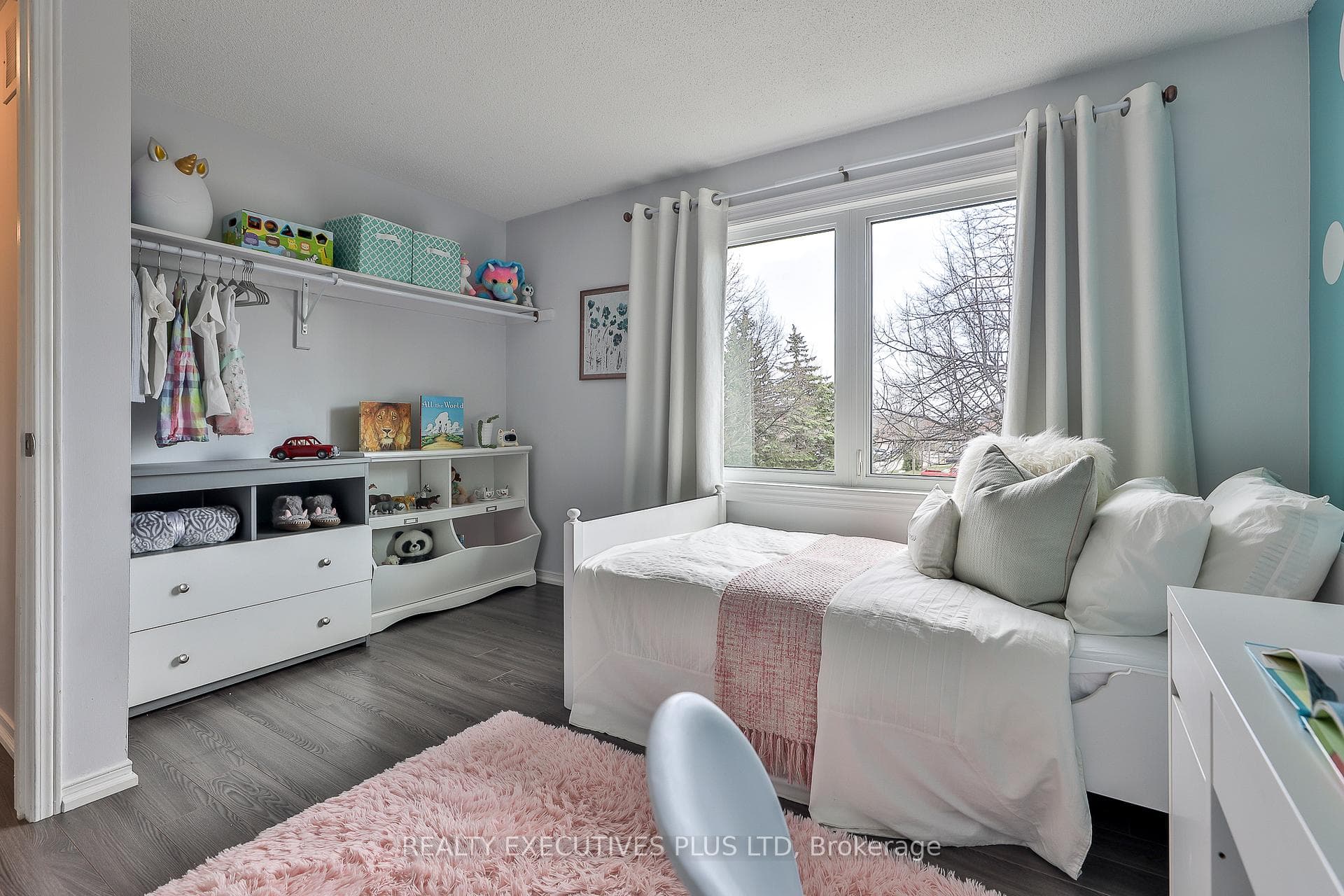 Large window in 3rd bedroom