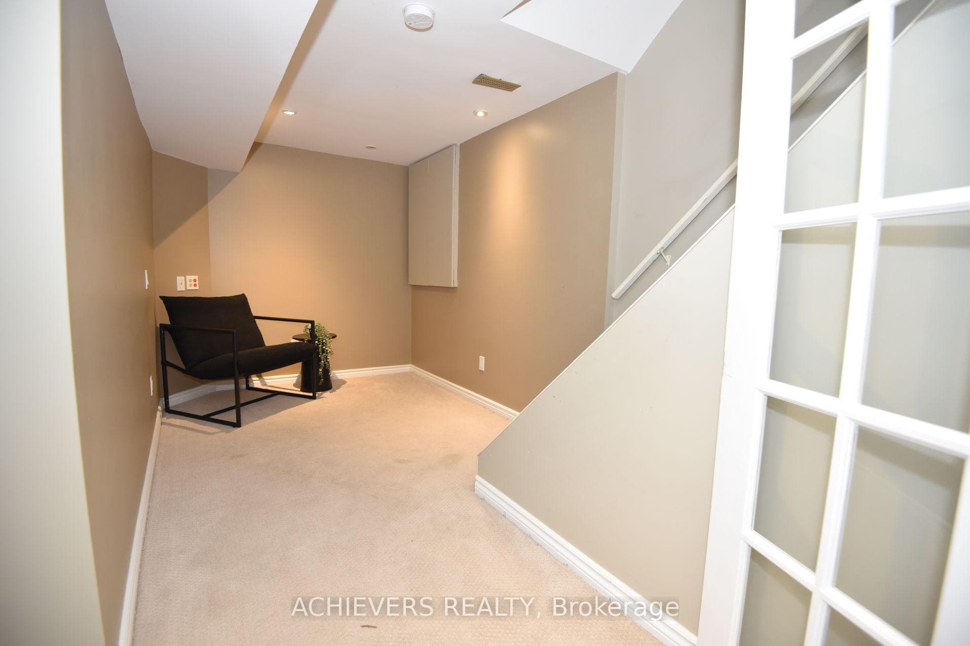 19 Mccullock Crescent photo 38
