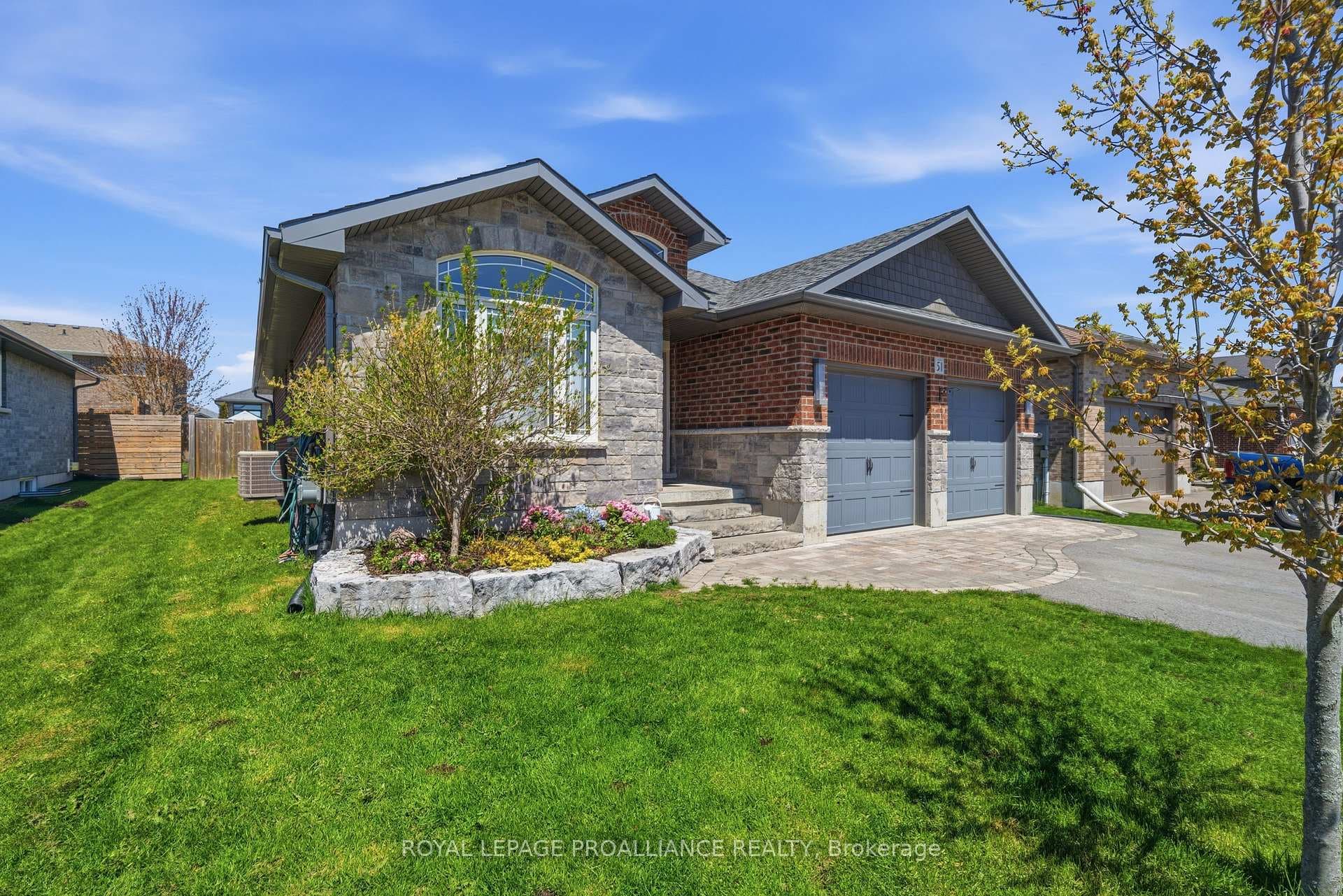 51 Crews Crescent photo 3