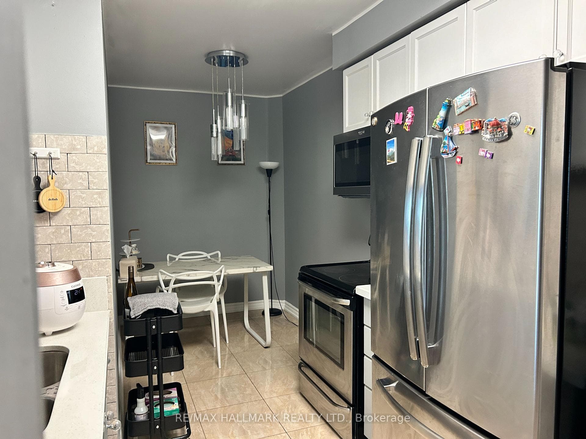 Eat-in Kitchen