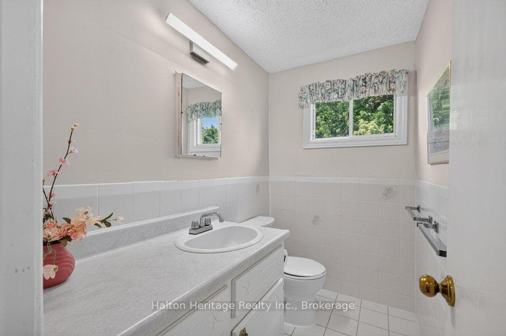 476 East 37th Street photo 26