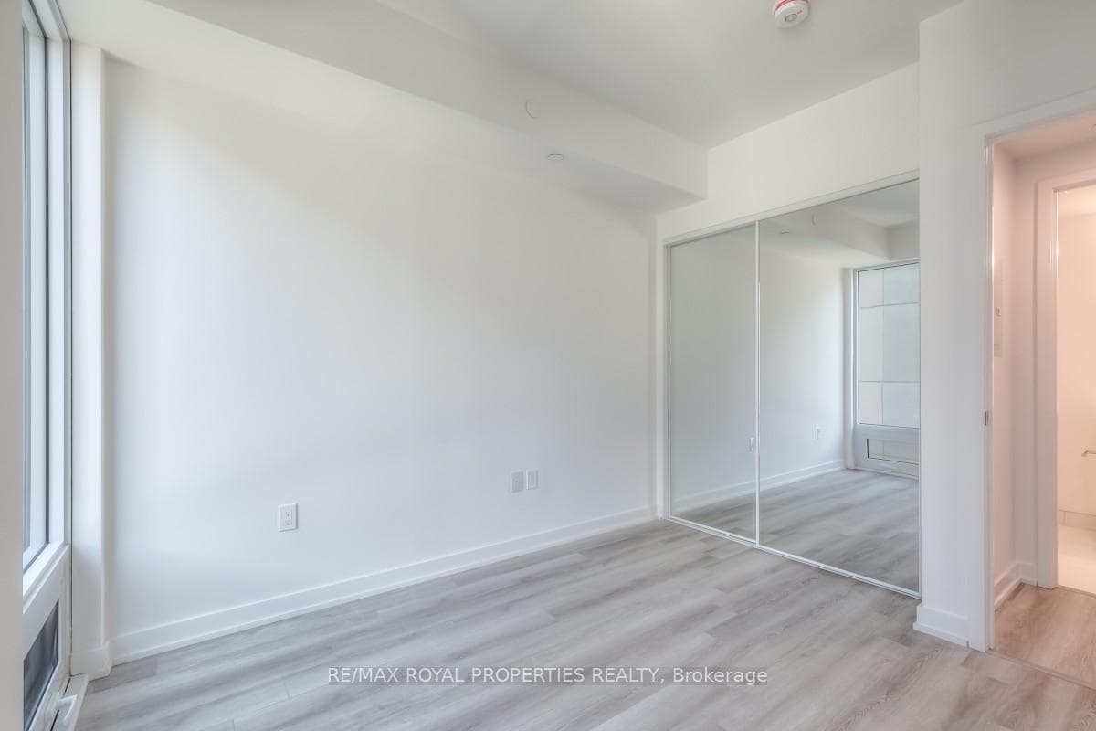 238 Simcoe Street Unit 820 photo 12