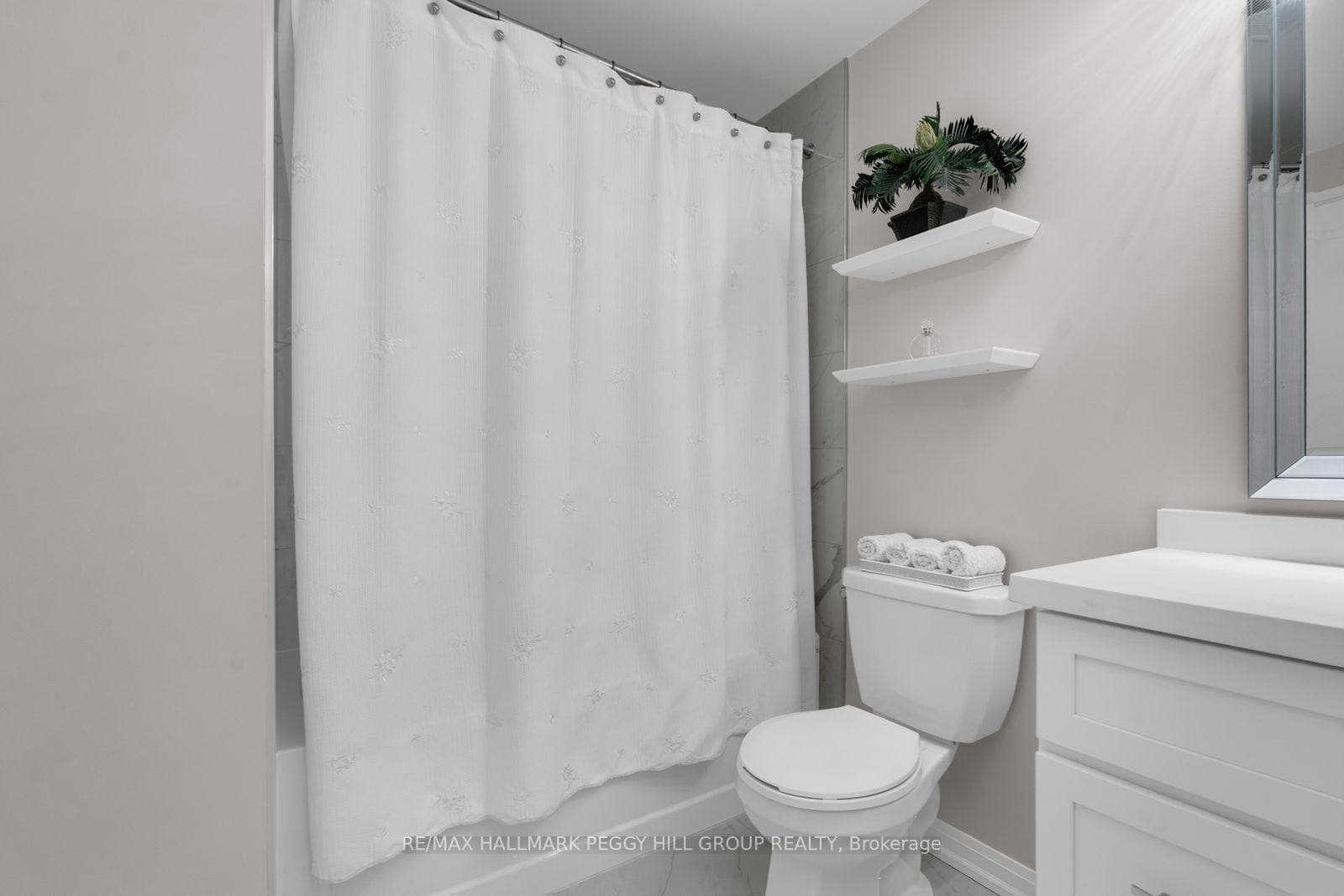 302 Essa Road Unit 201 photo 9