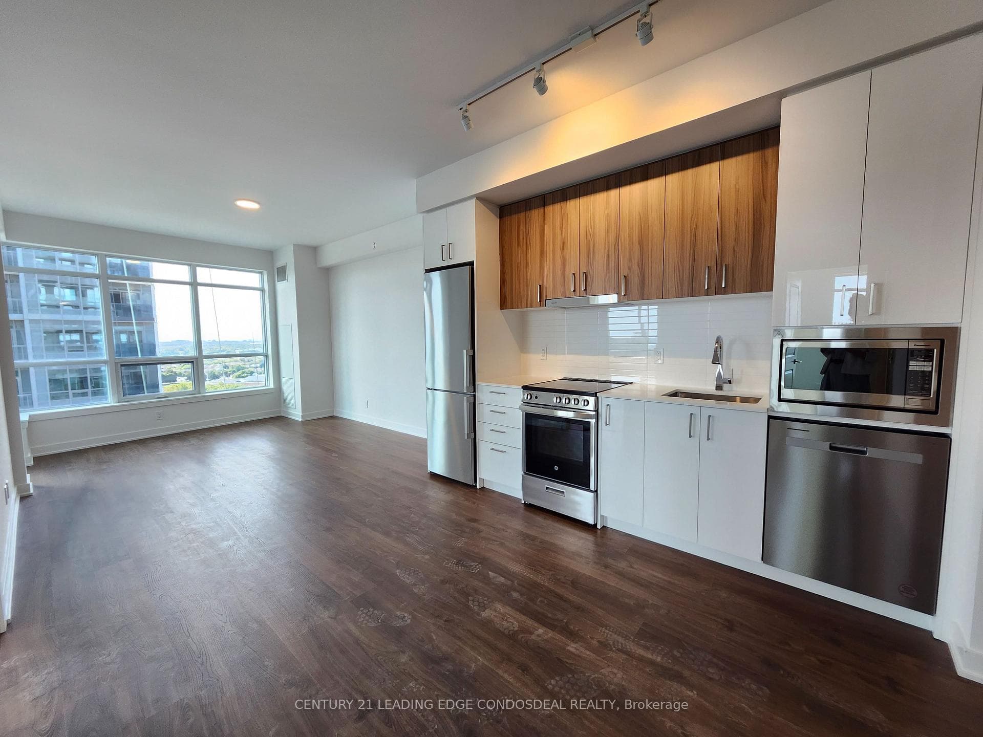 50 Upper Mall Way Unit B1402 photo 5