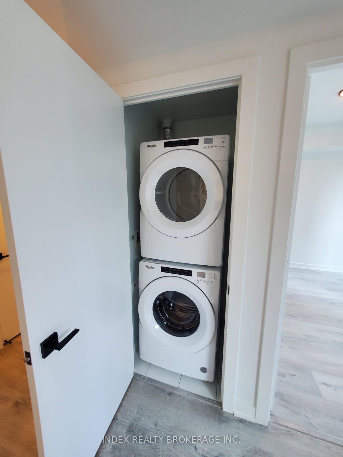327 King Street Unit 1401 photo 13