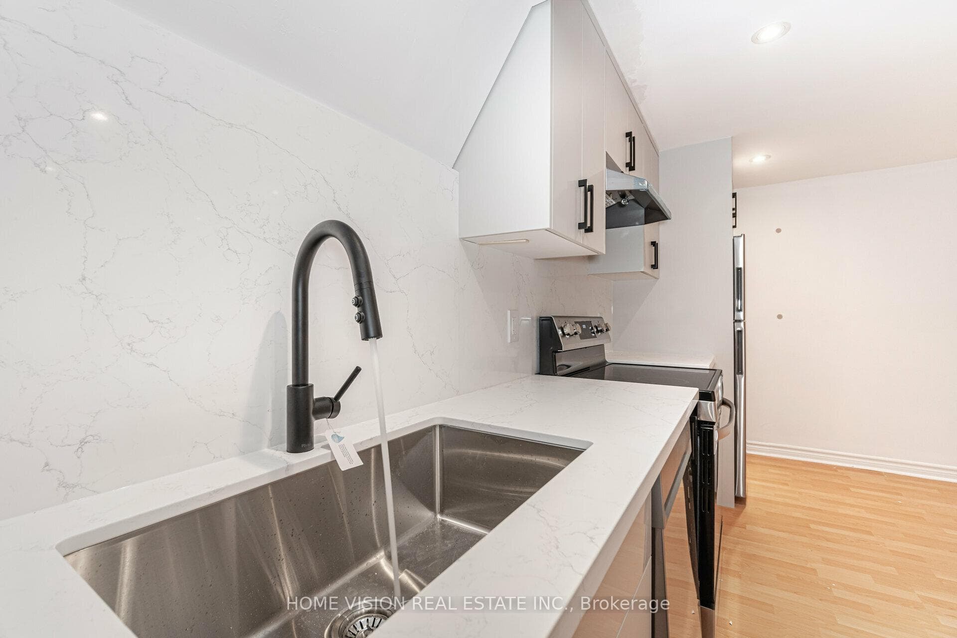 3120 Wrigglesworth Crescent photo 9