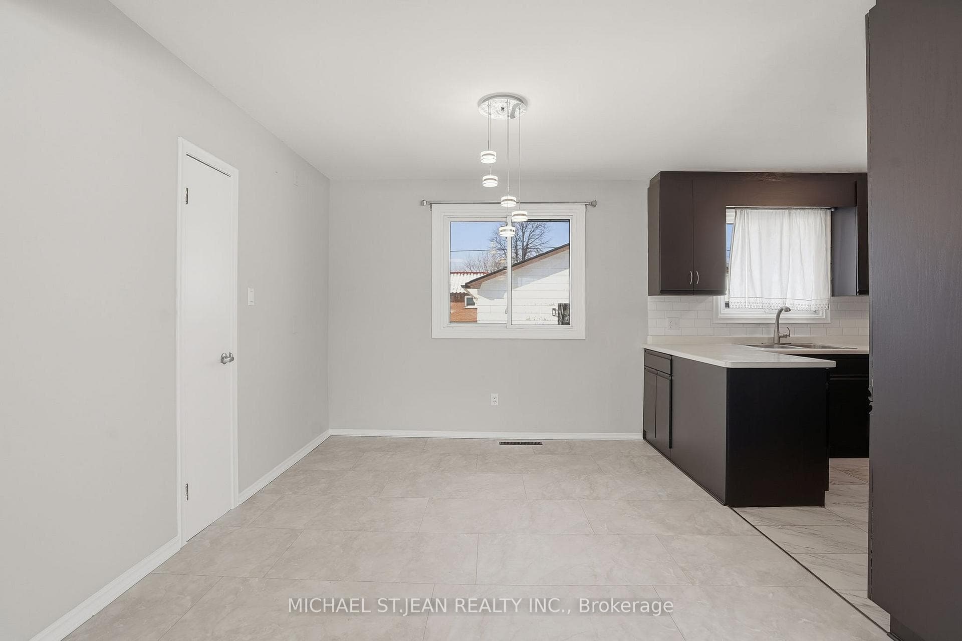 93 Wellington Street photo 9