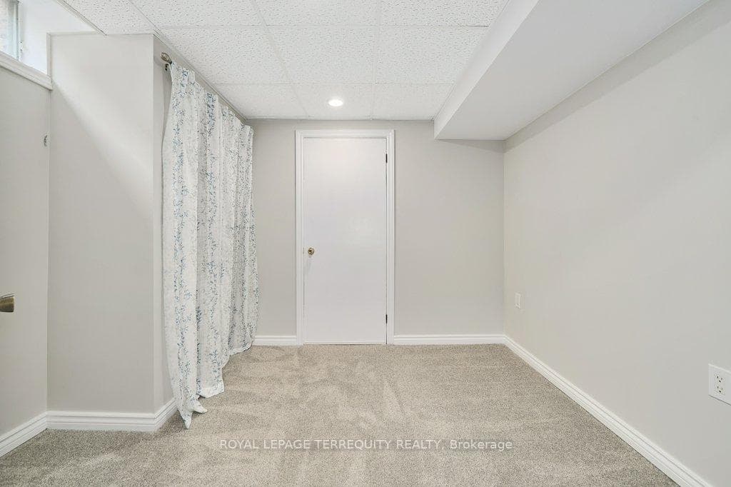 798 Greenbriar Drive photo 25