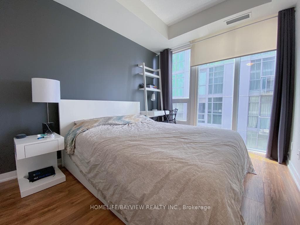 126 Simcoe Street Unit 1104 photo 9